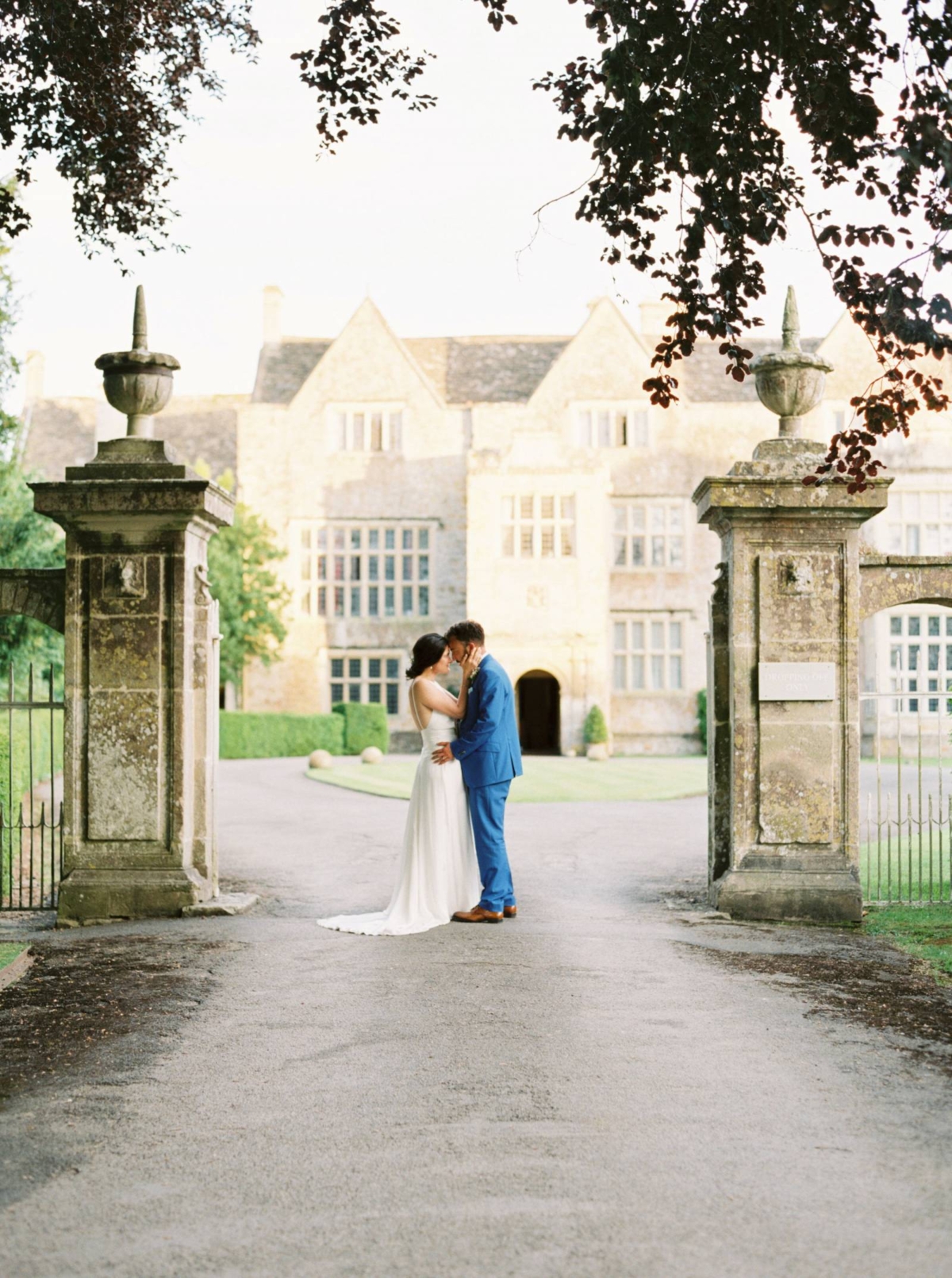 A charming English countryside summer wedding