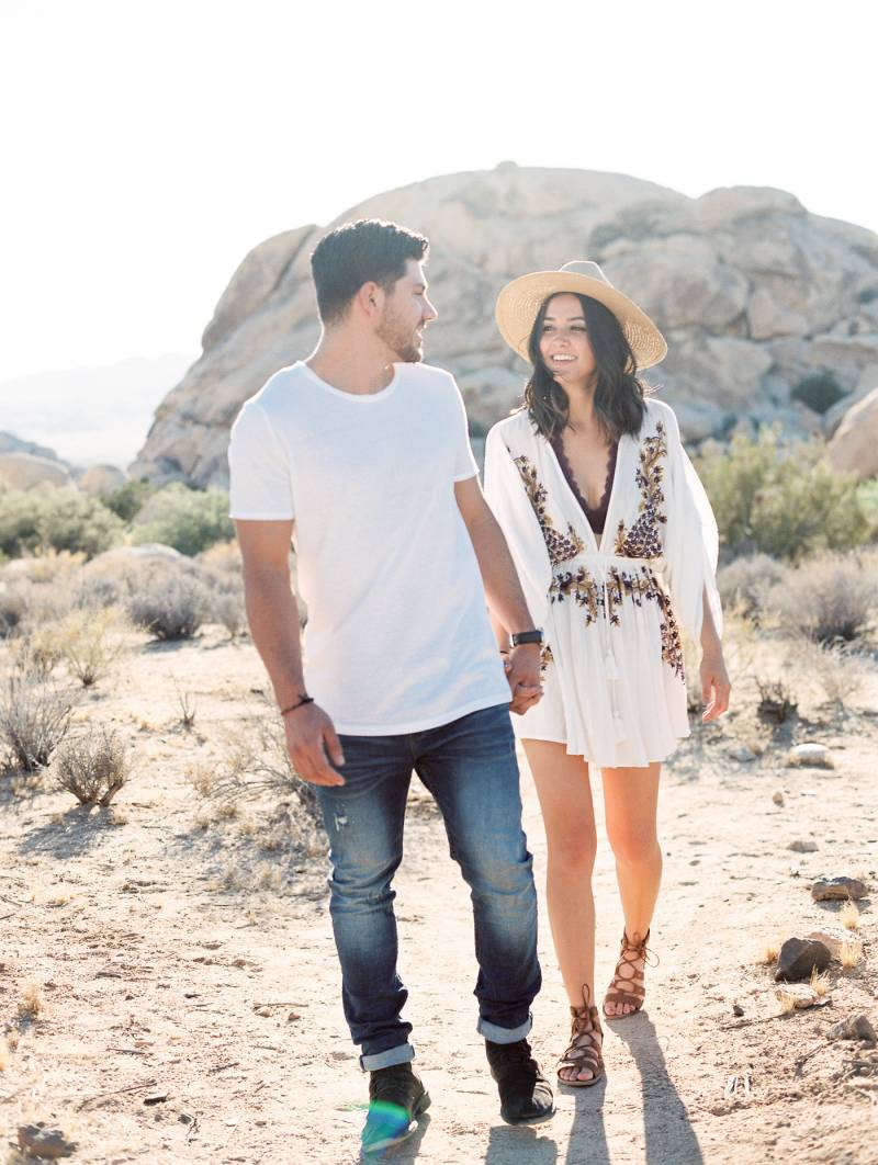 Adorable couples shoot in Joshua Tree National Park