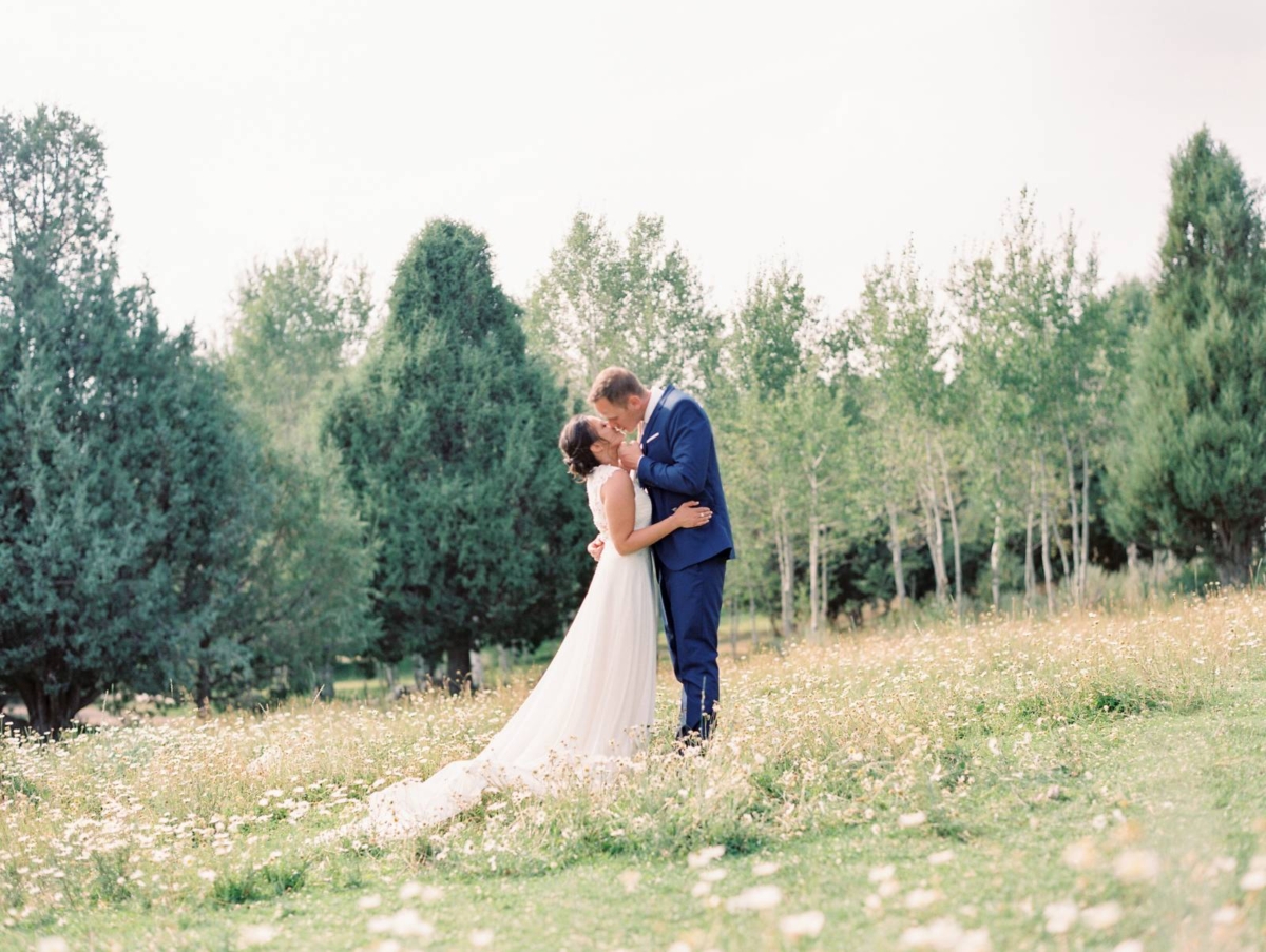 Relaxed & natural Utah Ranch Wedding