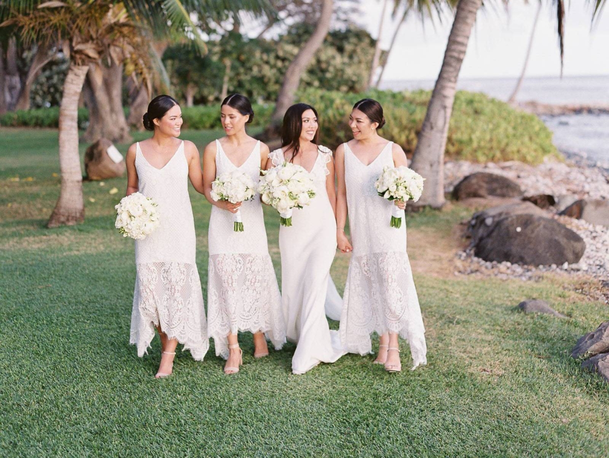 Fresh green & white tropical vibes at this Olowalu Plantation House wedding