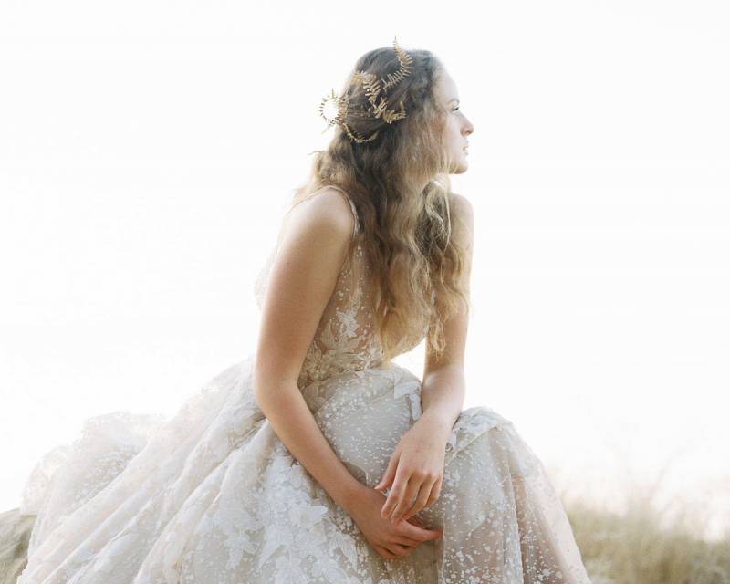 Stunning Malibu bridal shoot in a foggy sunrise