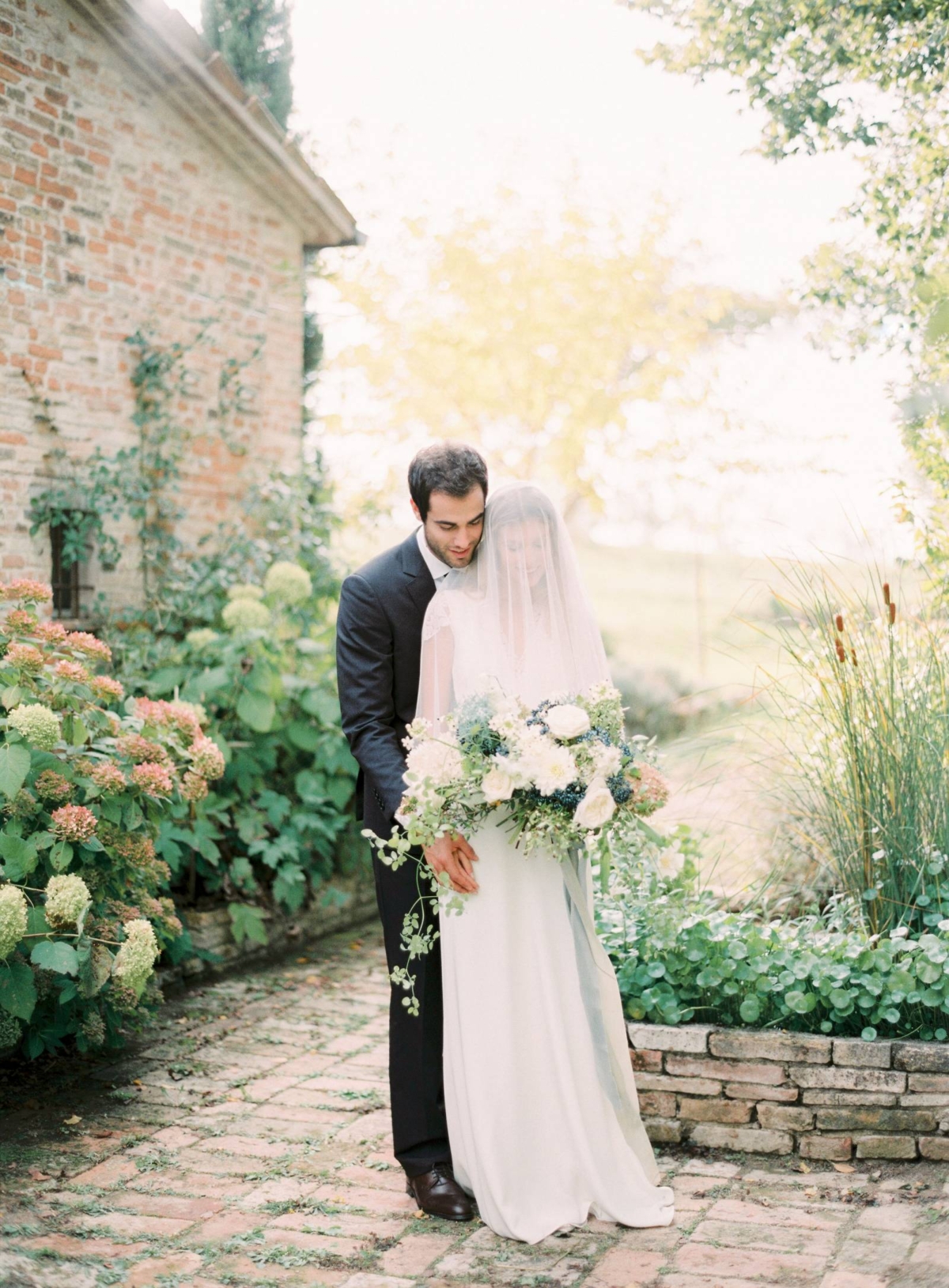 Stunning elopement inspiration in Italy’s Le Marche region