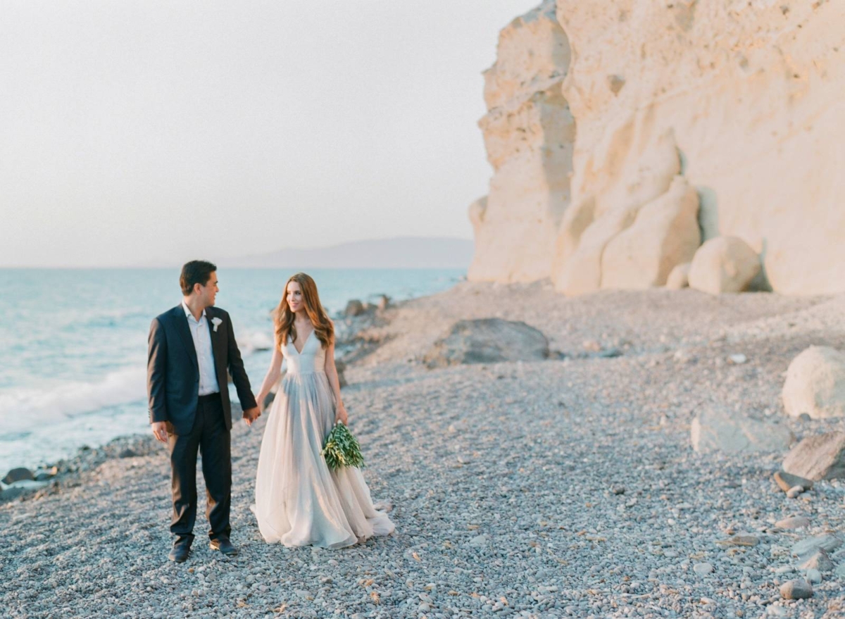 Sophisticated Santorini pre-wedding photo shoot