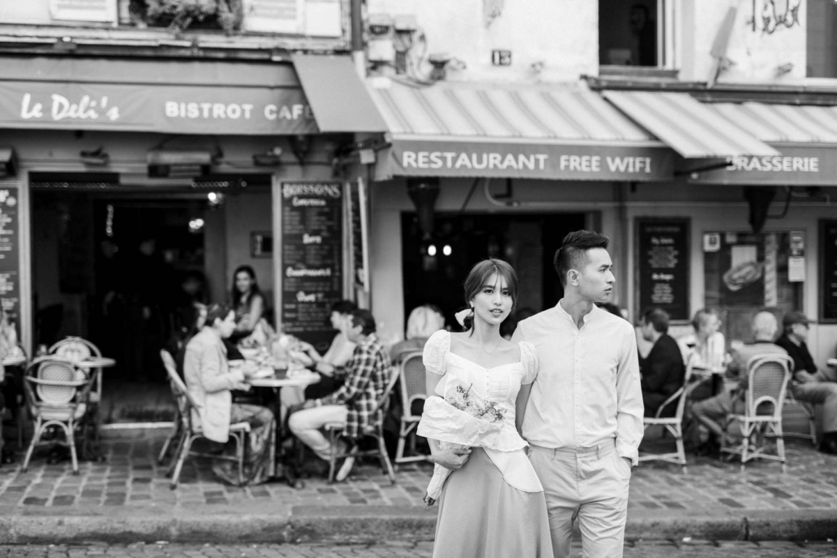 Pre=wedding photo shoot in some of the most iconic spots in Paris