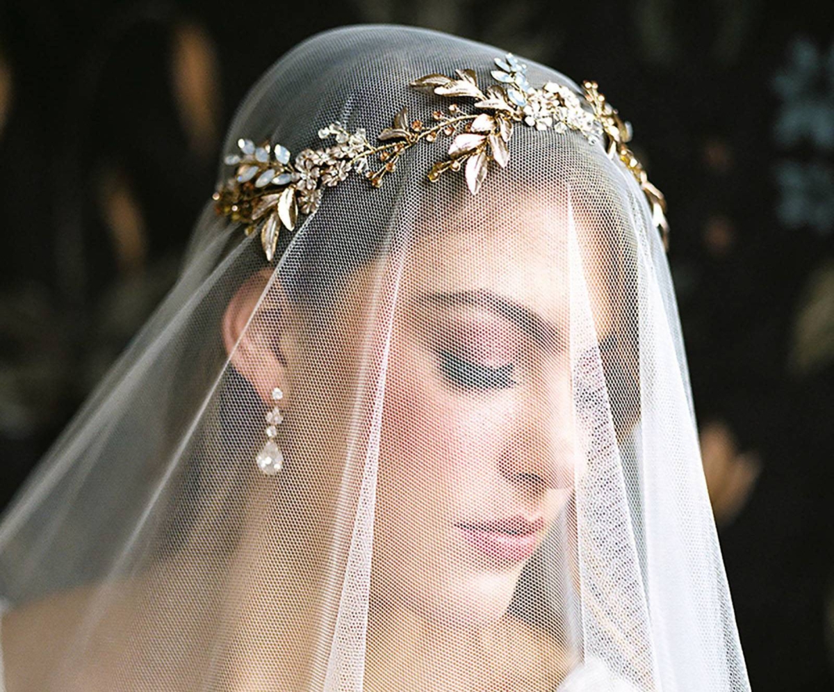 Moody bridal inspiration with decadent details & rich tones