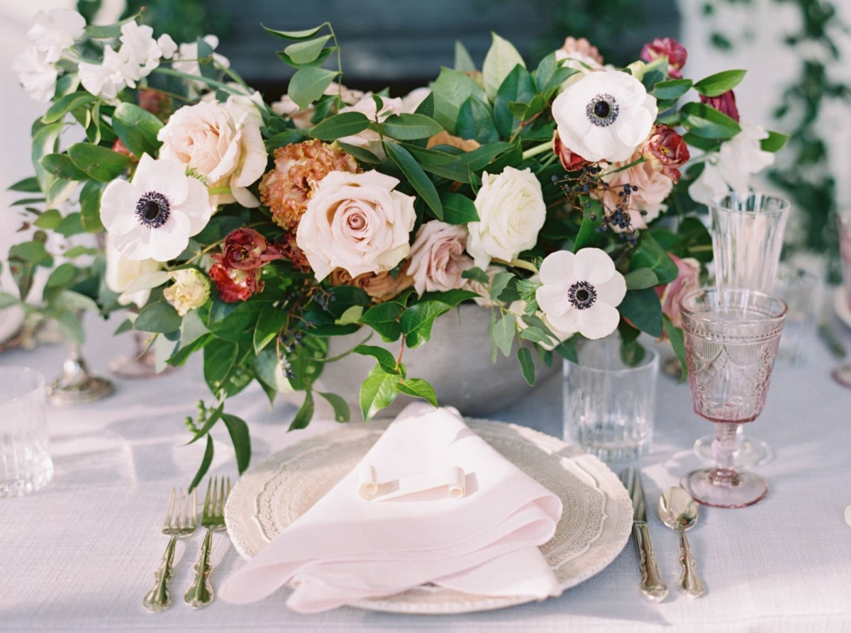 Fresh spring wedding inspiration at Misselwood Estate on the Massachusetts coastline