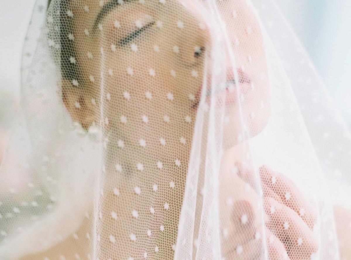 Strong & modern bride blends with delicate details