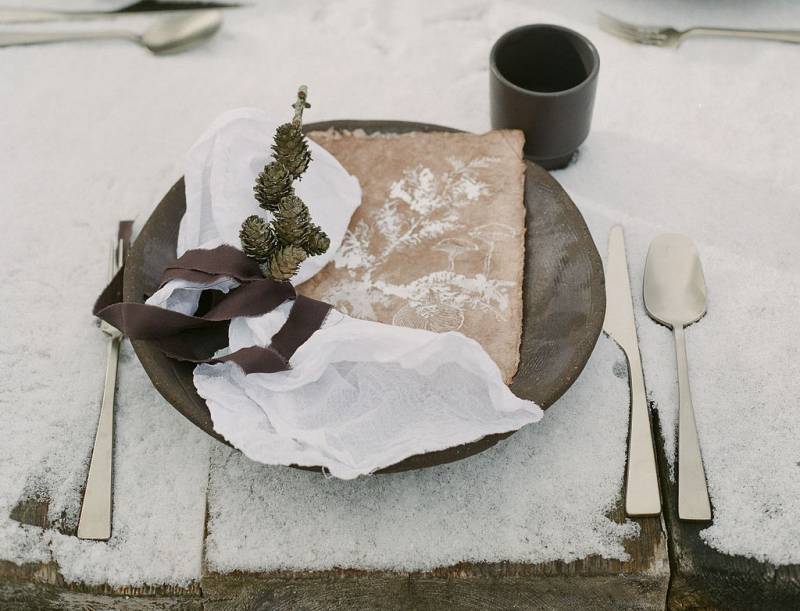 A neutral winter bridal shoot in the Dolomites