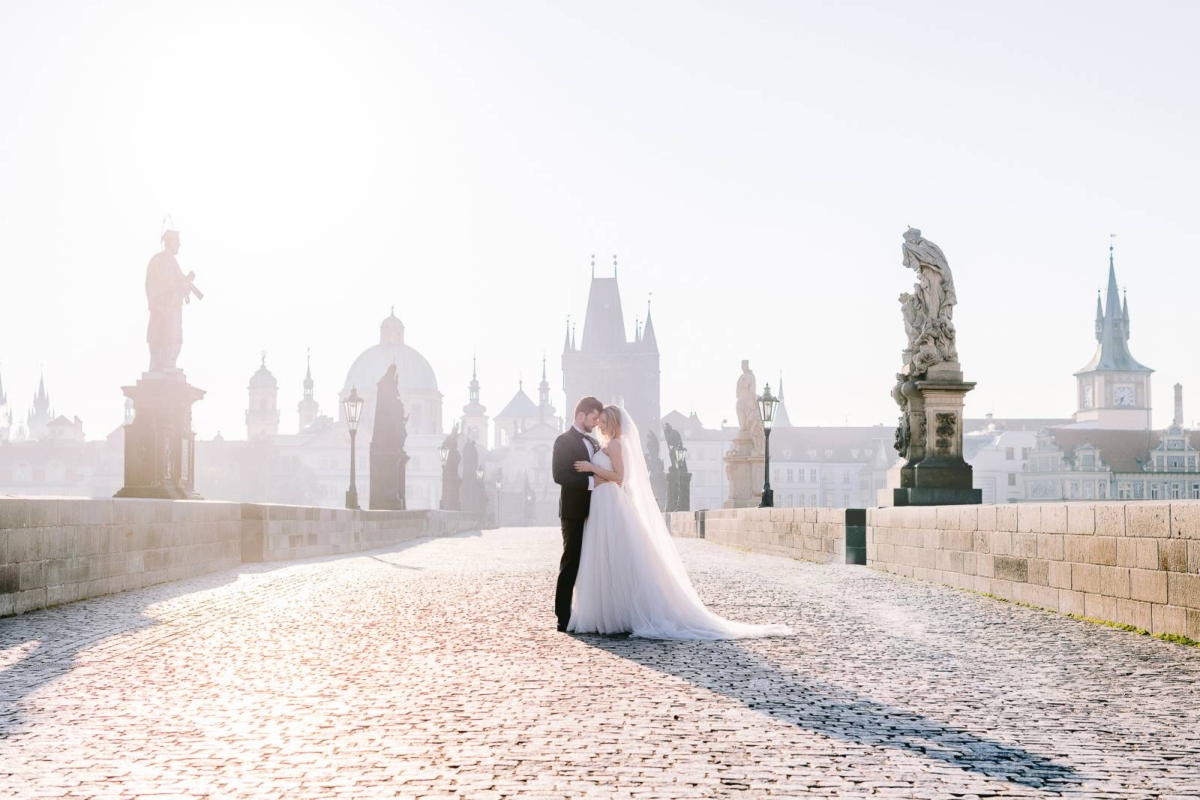 Spring lilac Wedding inspiration in beautiful Prague