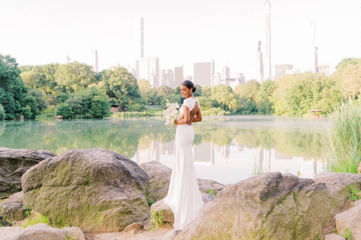 Chic minimalist bridal session in Central Park