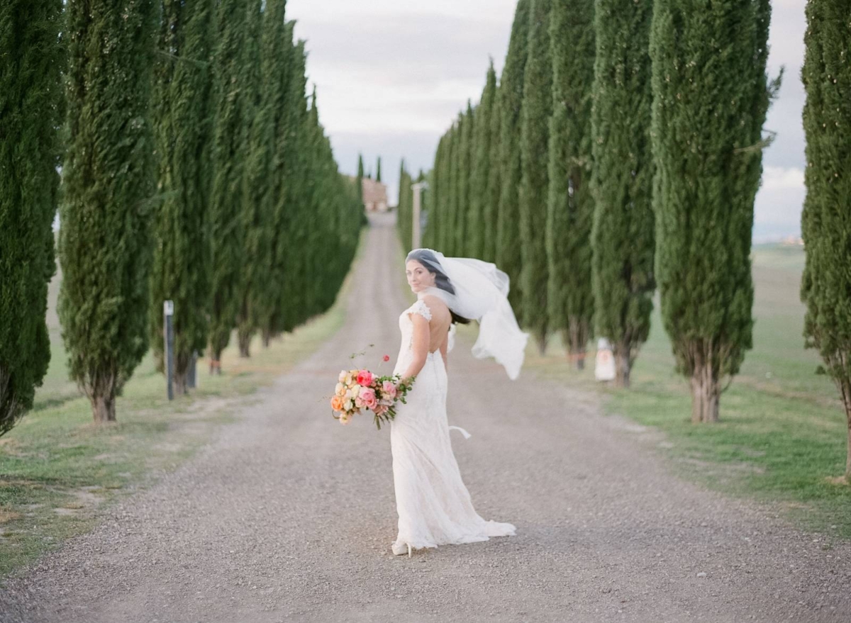 Organic chic meets timeless beauty in this Tuscan bridal inspiration