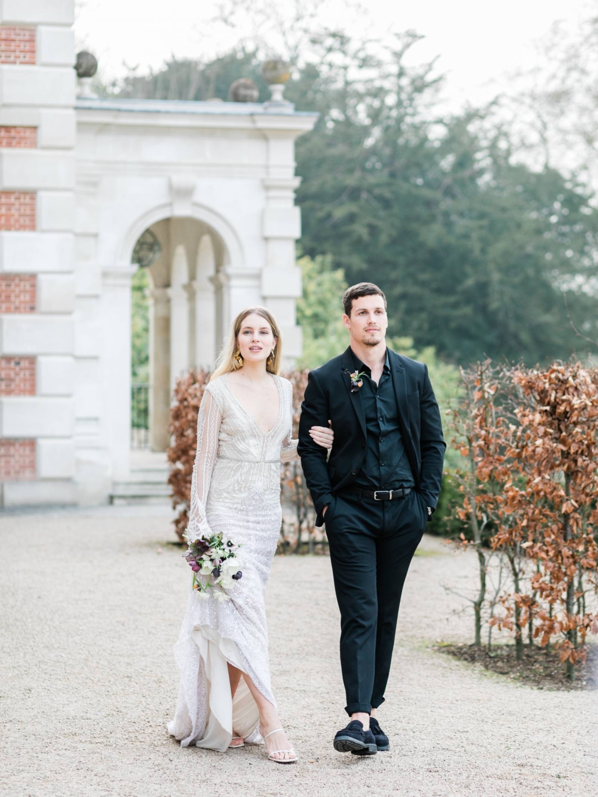 Simple & graceful wedding inspiration at an English country house