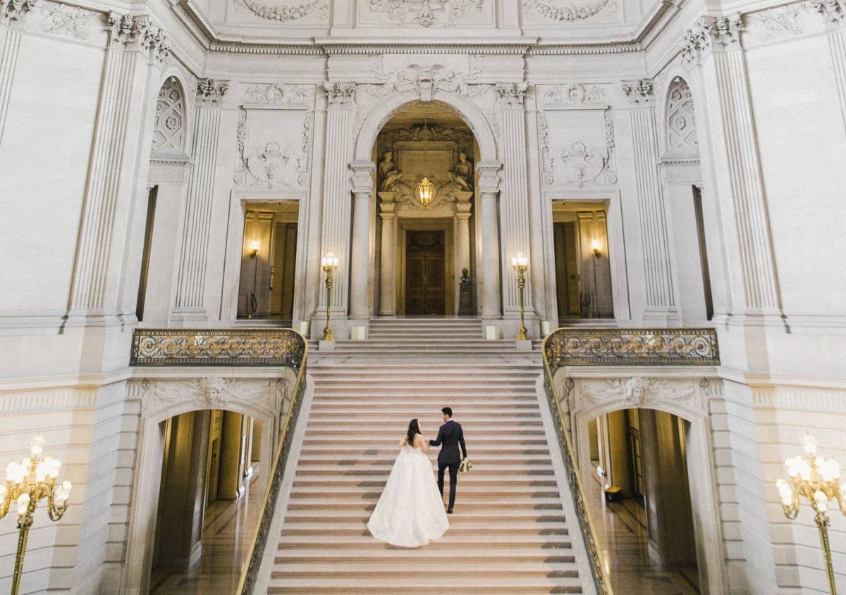 Romantic modern wedding at San Francisco City Hall with stunning florals