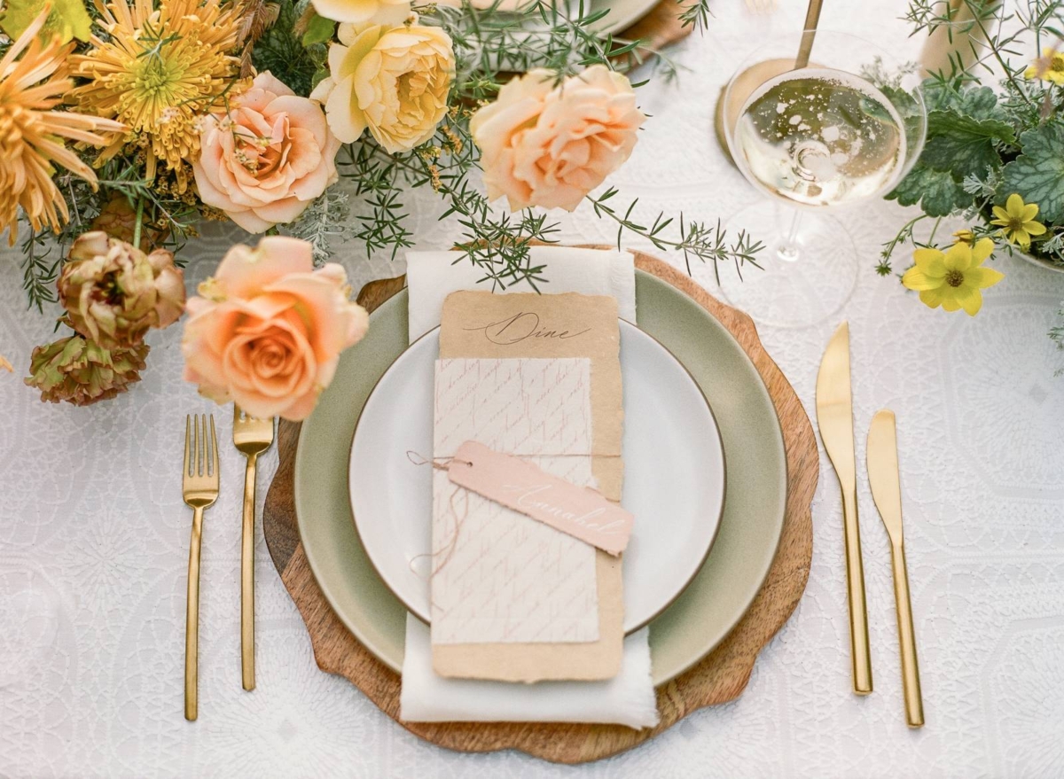 The prettiest yellow wedding inspiration you ever did see!