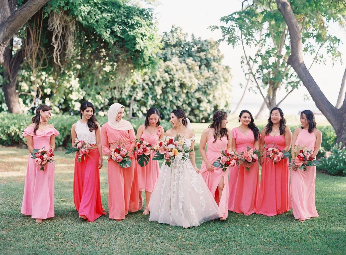 Vibrant coral coloured tropical wedding on Maui