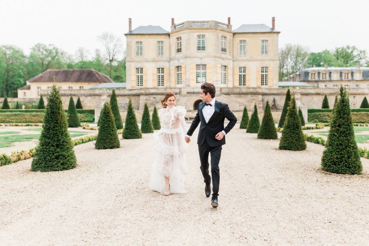 Luxurious elopement shoot bringing you the ultimate French Chateau experience