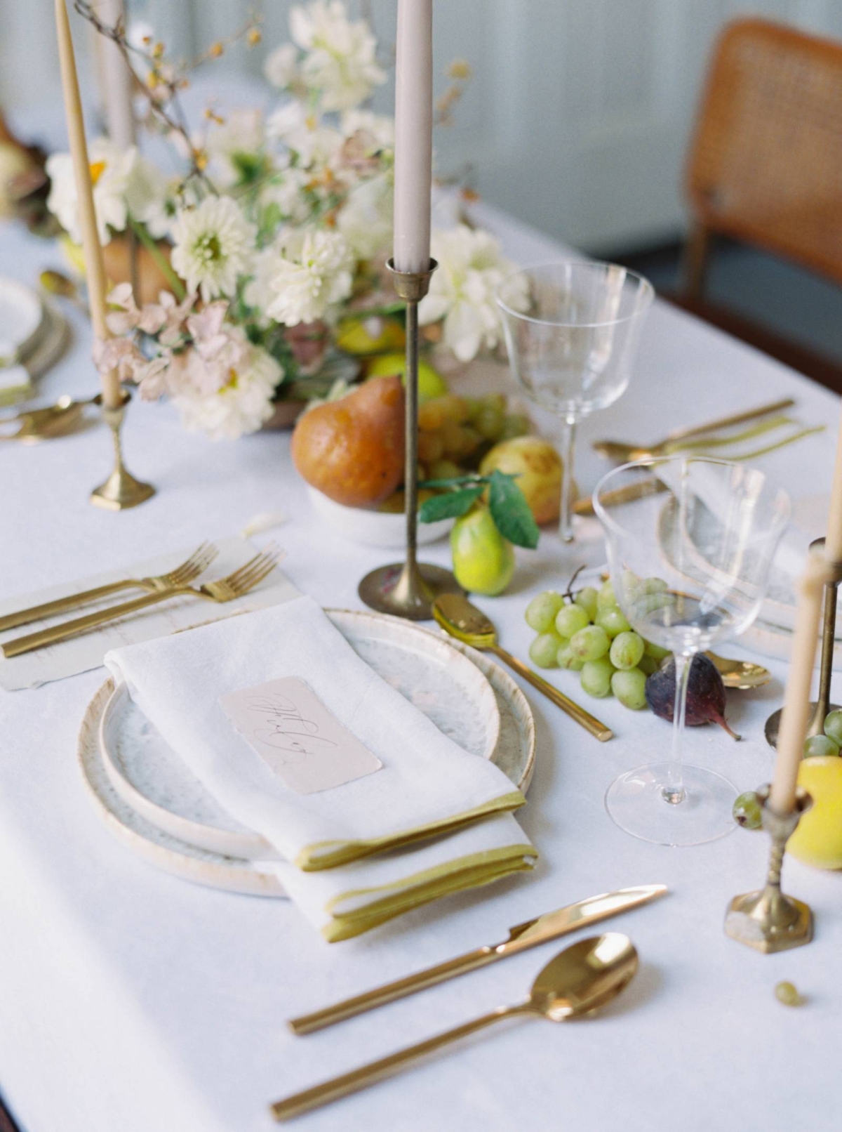 Modern & refined wedding inspiration in an historic mansion