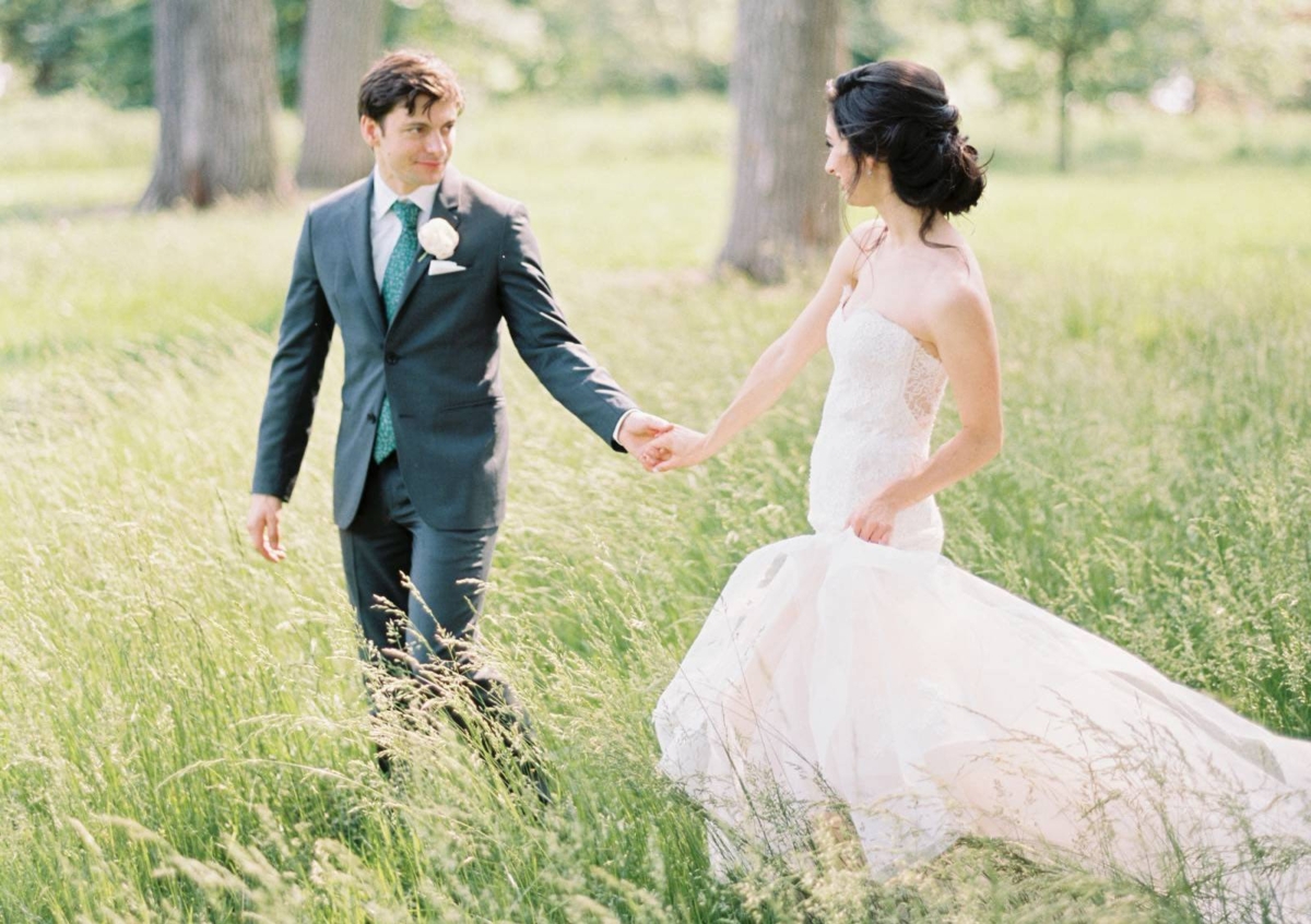 Wedding at the historic Jewel Box in St. Louis with a fresh & romantic vibe