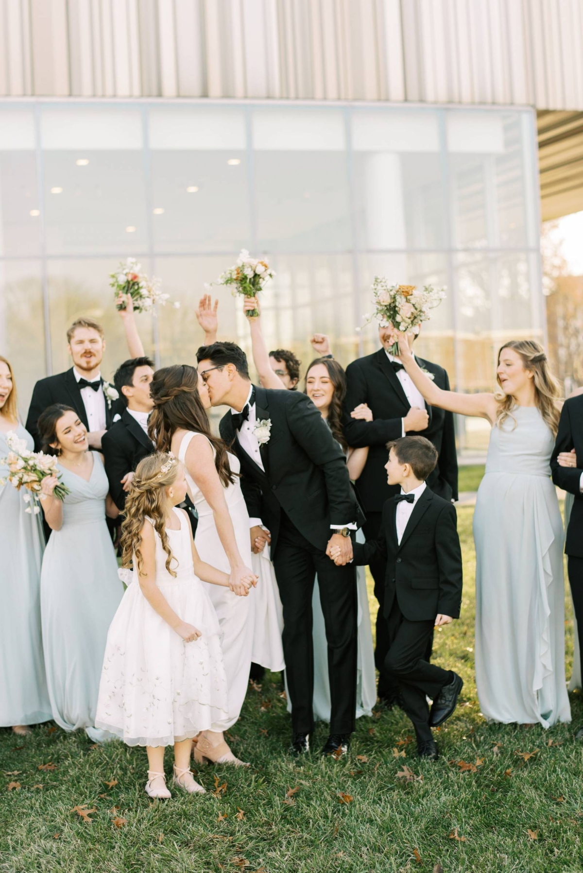 Timeless and minimal wedding in a bright urban art museum