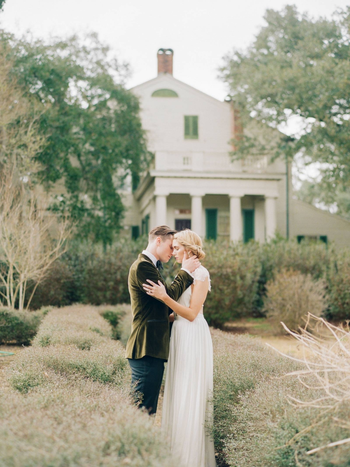 An ode to Southern hospitality underneath trees dripping with Spanish Moss