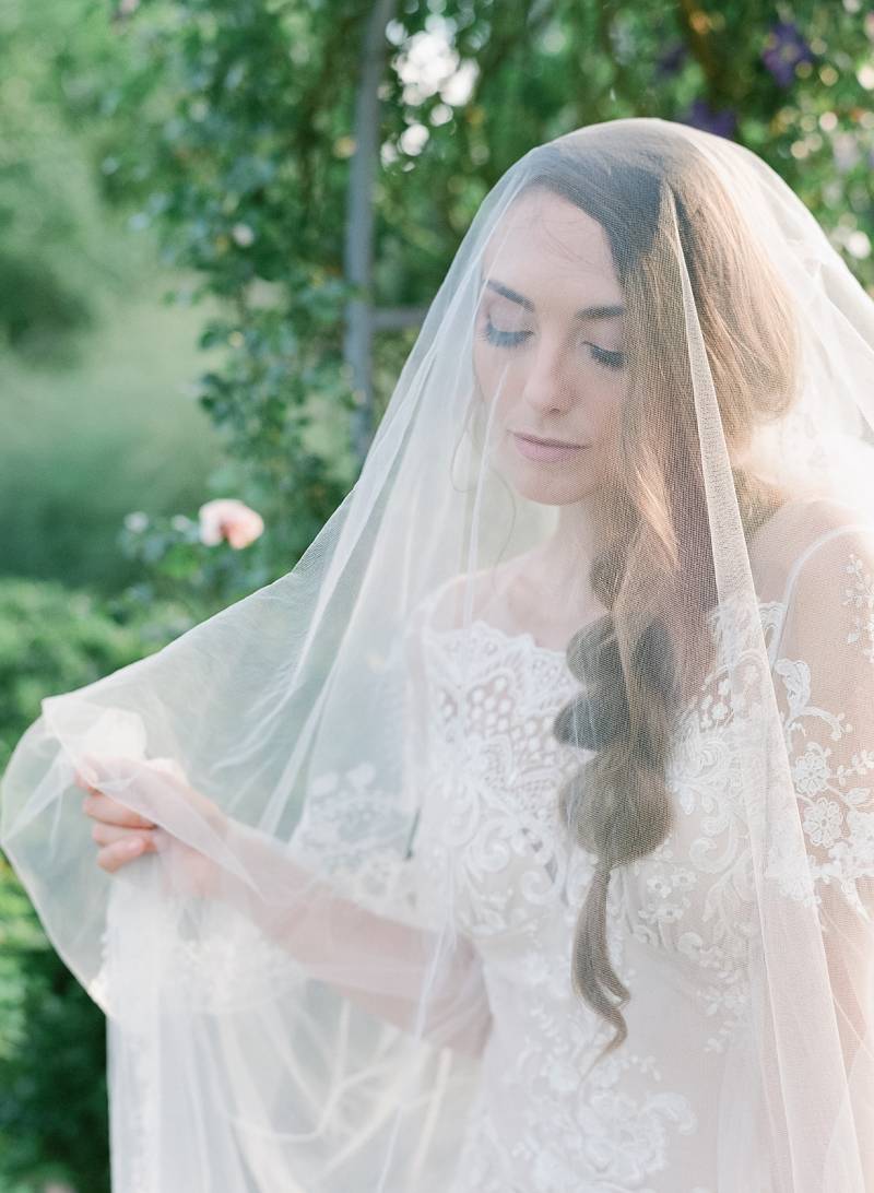 Elegant secret garden wedding editorial