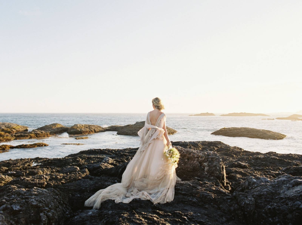 Windswept & romantic coastal bridal Inspiration in British Columbia