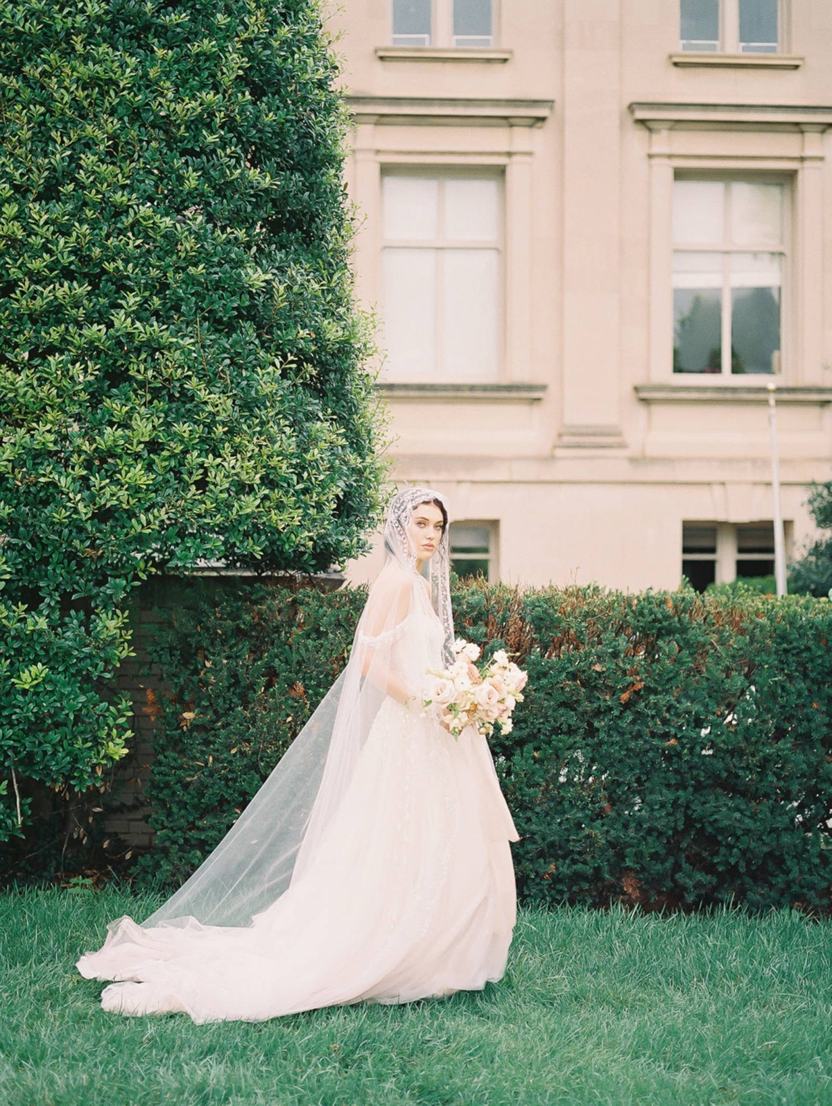 Sweet spring garden bridal inspiration