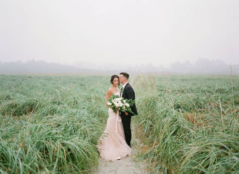 Stunning coastal Micro-Wedding Inspiration with beautiful florals