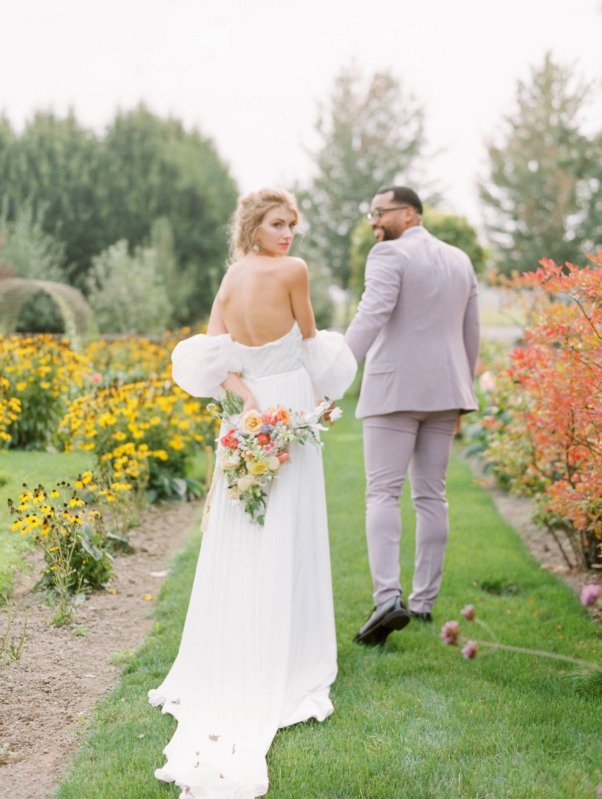 How to infuse pastel tones into your spring or summer wedding in the prettiest way