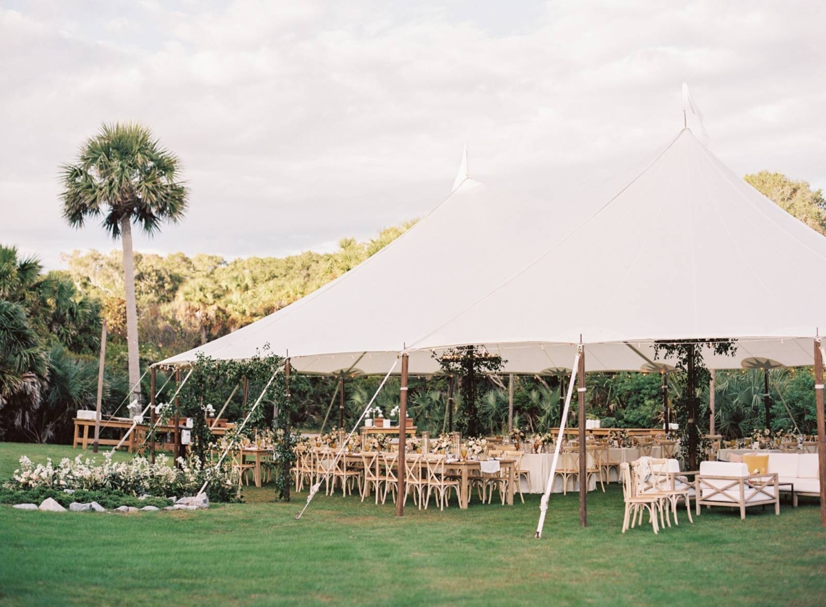 Stunning florals, ocean views and dancing under the stars at this South Carolina wedding