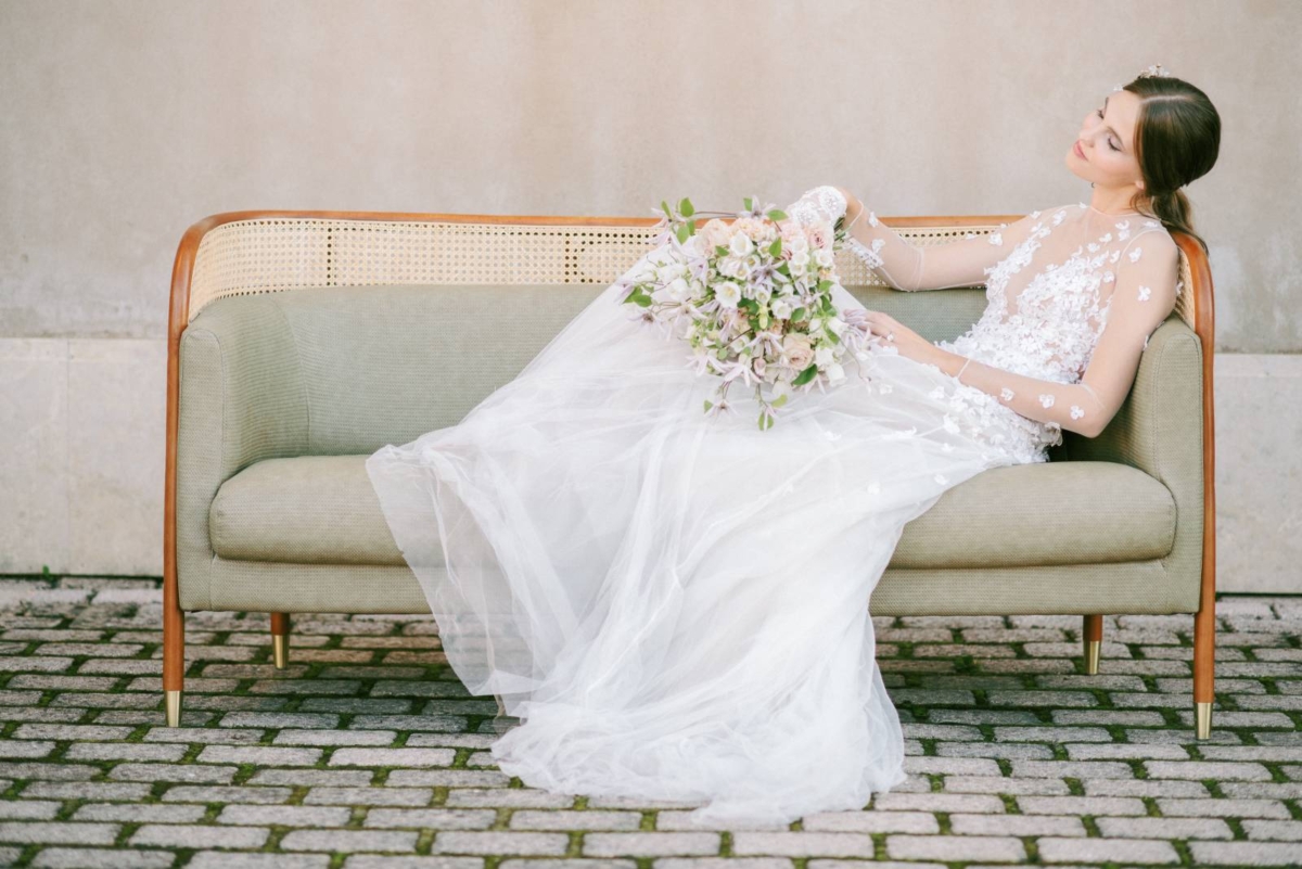 Nostalgic romance in this Secret Garden wedding inspiration from Athens