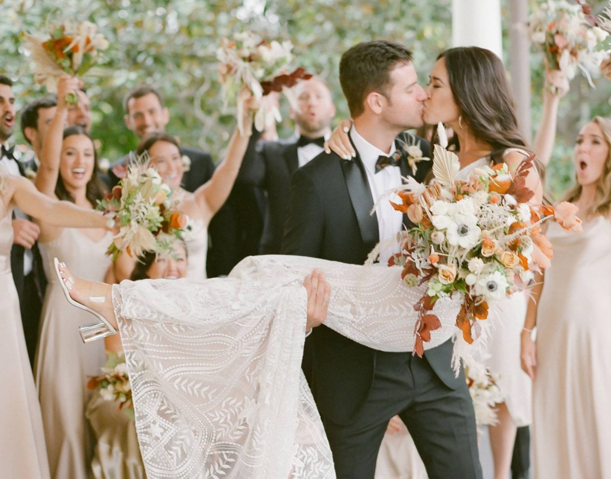 A neutral colour palette, boho chic and hundreds of paper cranes at this Charleston wedding