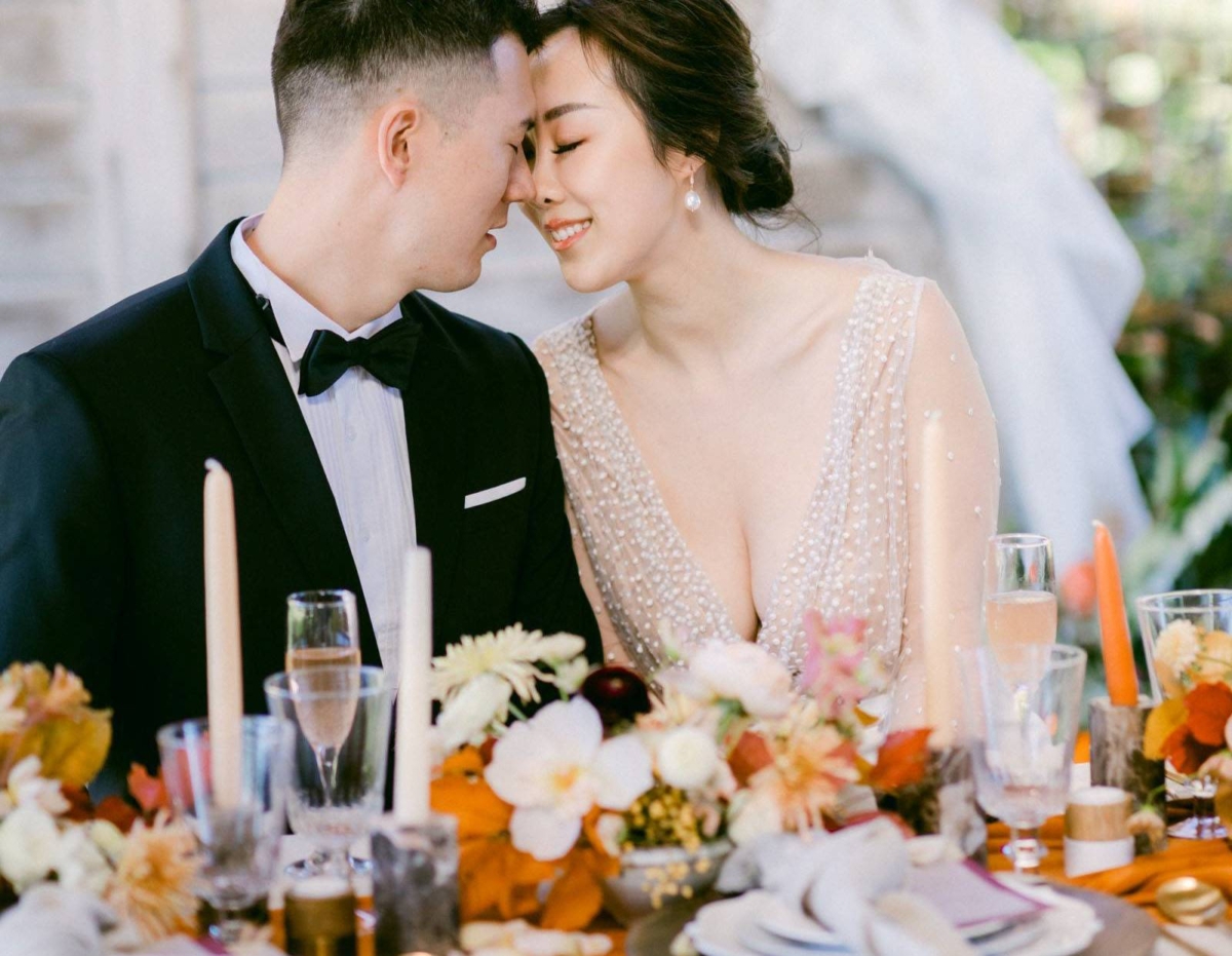 This blush elopement inspiration at Faberfarm in Washington has us in the mood for a fall wedding!