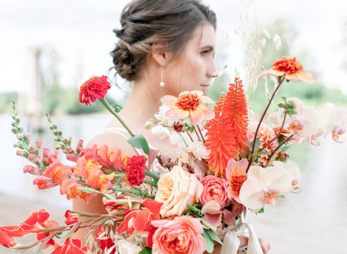 An Intimate Ranch Elopement shoot in Oregon filled with vibrant colour