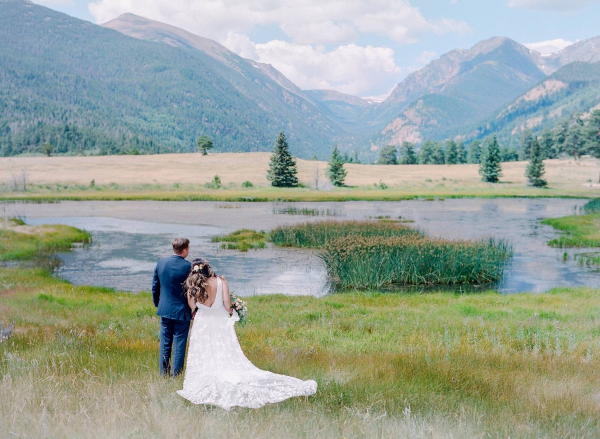 A scenic Rocky Mountain National Park wedding that perfect blends cultural family customs