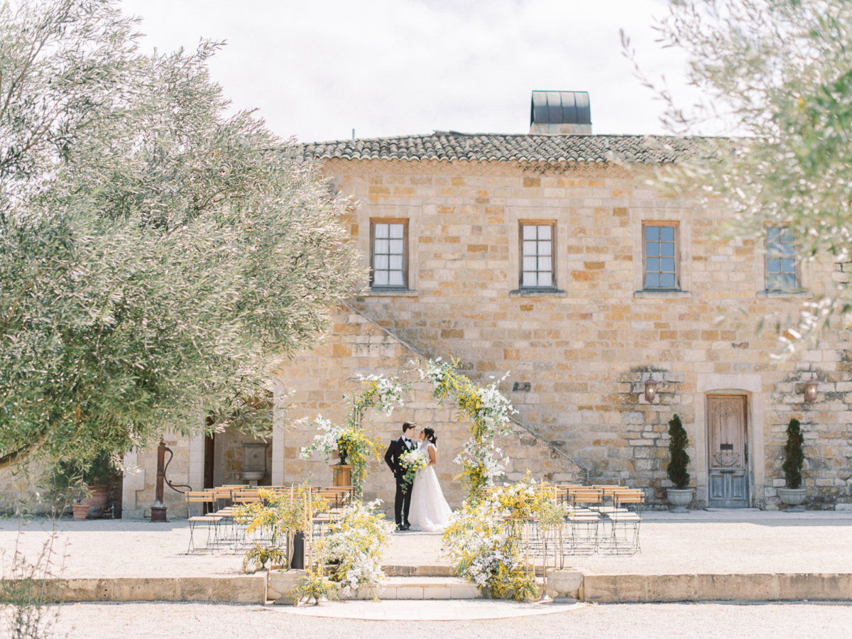 Breathtaking wedding ideas at Sunstone Winery with Pantone Colours of the Year