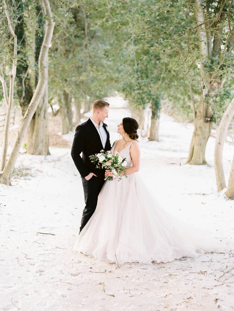 Winter wedding inspiration amidst lush gardens in Annapolis