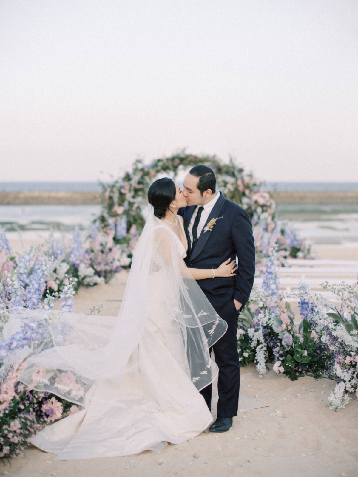 Elegant Bali destination wedding with breathtaking views over the Indian Ocean