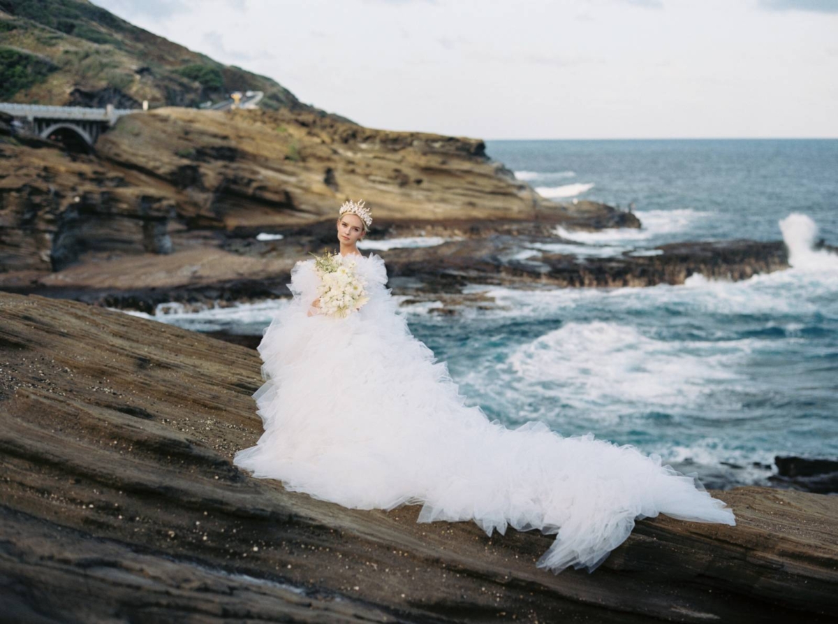 Queen of the Land and Sea: Stunning bridal inspiration from Hawaii