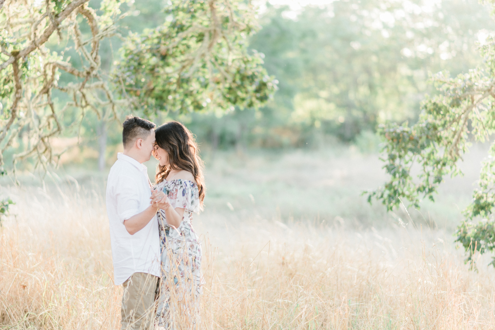 A dreamy light-filled engagement session in Seattle