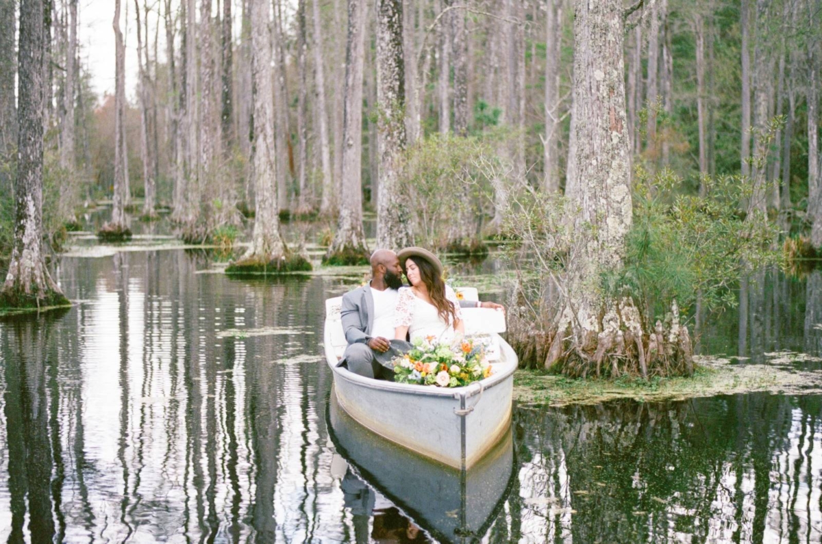 A romantic Cypress Gardens Anniversary session