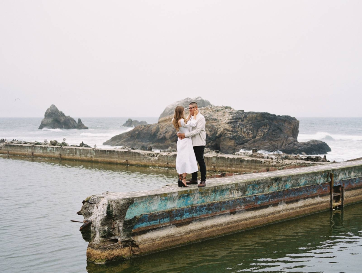 A moody Engagement Session at San Francisco’s Sutro Baths