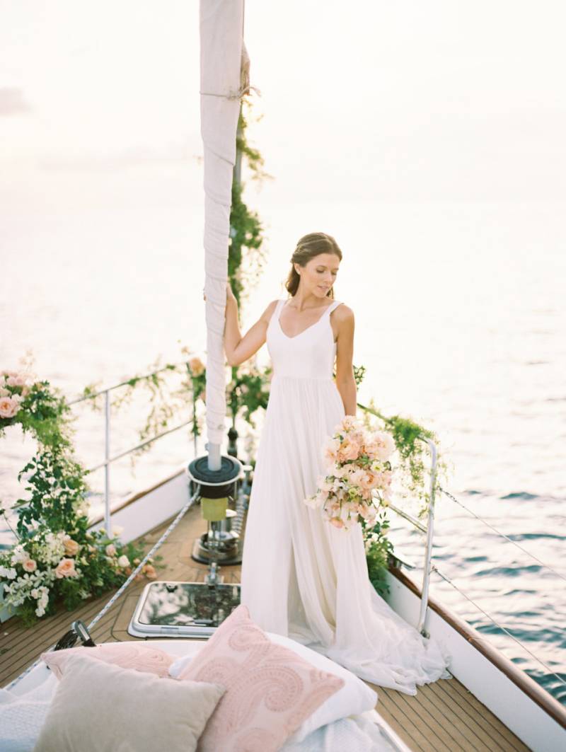 The most romantic Hawaii Sailing Yacht Elopement inspiration