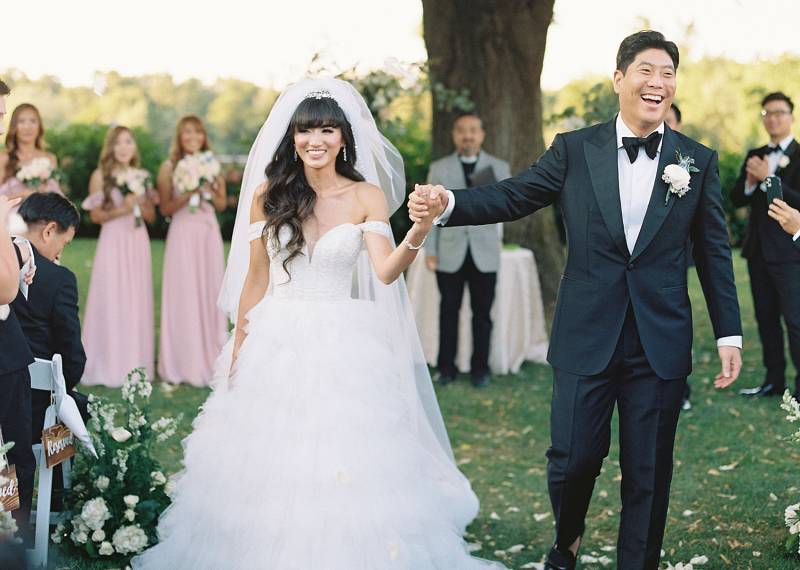 A New York Wedding with Gatsby-era opulence amidst beautiful gardens