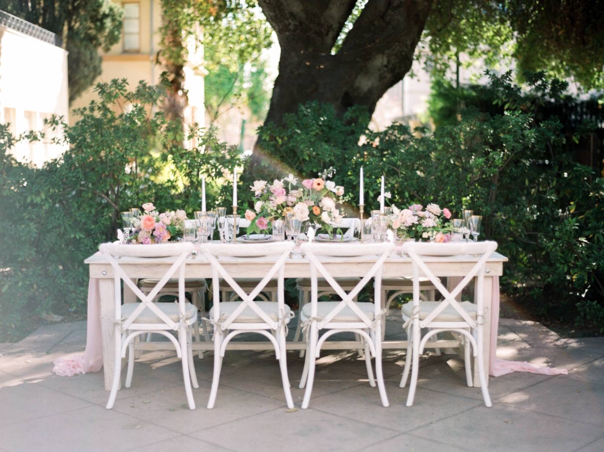 Romantic spring inspiration with pastel blooms