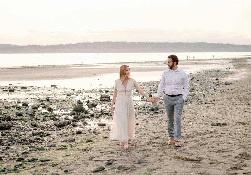 A sweet spring engagement Session at Discovery Park in Seattle