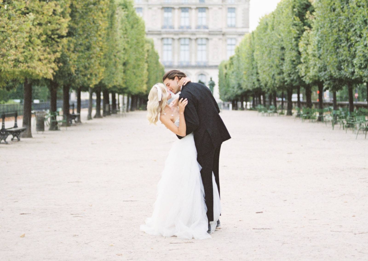 Chic & stylish Elopement inspiration throughout the streets of Paris