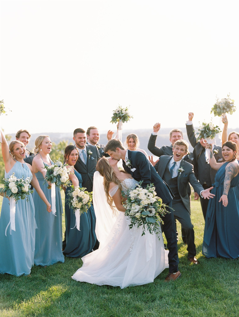 A beautiful and enchanting Lakeside Wedding in Missouri