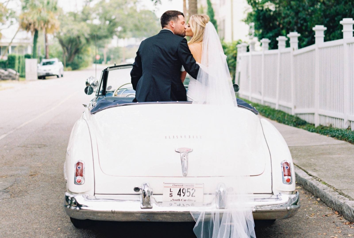 A timeless romantic Charleston wedding on a warm autumnal day