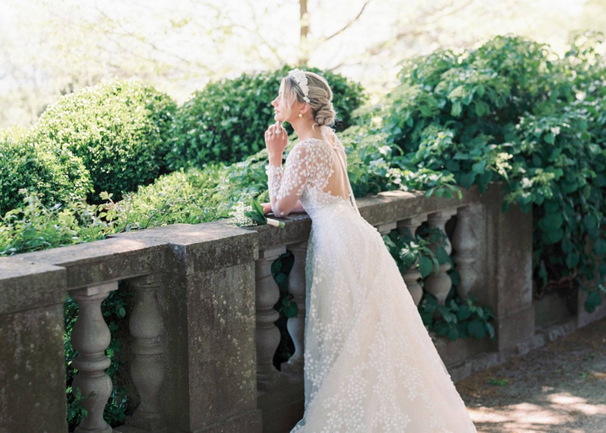 Sunken Garden Bridal Inspiration with romantic spring vibes